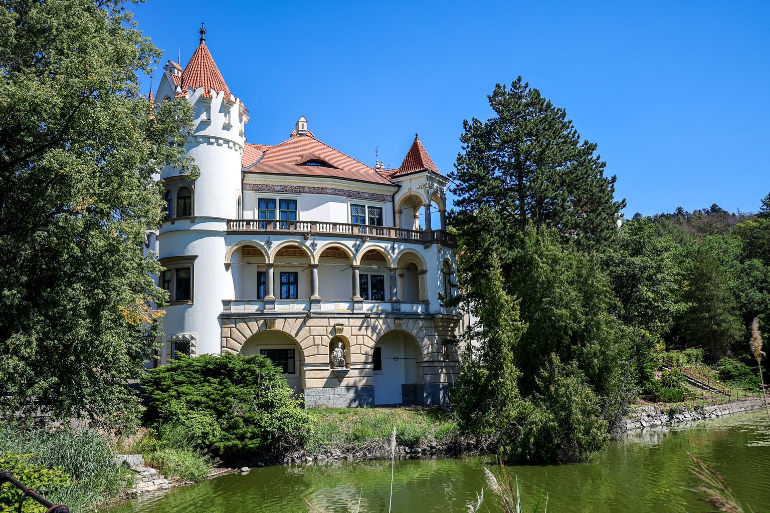 Burg Orlík und Schloss Žinkovy